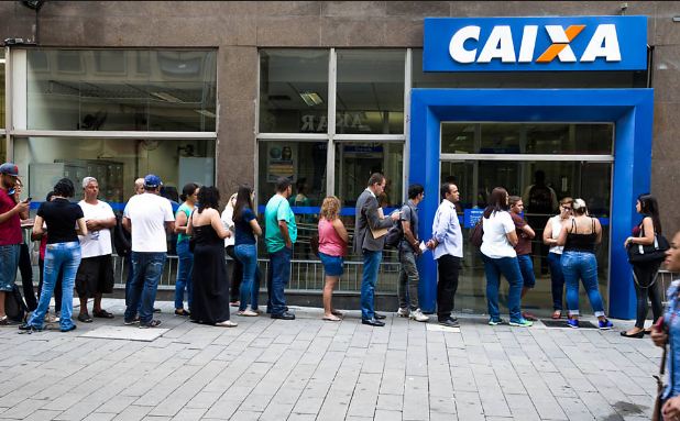 Caixa pressiona trabalhador a contratar serviços em saques do FGTS